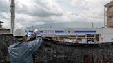 Contra turistas, cidade japonesa instala barreira para bloquear vista do Monte Fuji