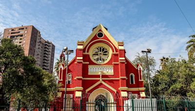 Estallido social: autor de incendio a Iglesia de Carabineros es condenado a 10 años de presidio efectivo - La Tercera