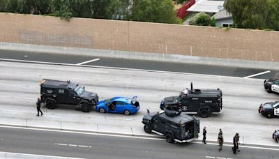 Standoff on 91 Freeway in Anaheim Hills ends after suspect kills himself inside car, police say