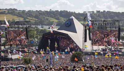 Glastonbury Festival heat stroke warning as people urged to be aware of red flag signs