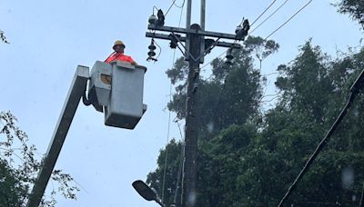 凱米肆虐台南造成停電 台電台南區處冒風雨深入山區全力搶修