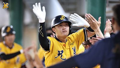 兄弟歡慶隊史40週年！8：5逆轉橫掃富邦悍將 高宇杰轟致勝三分砲