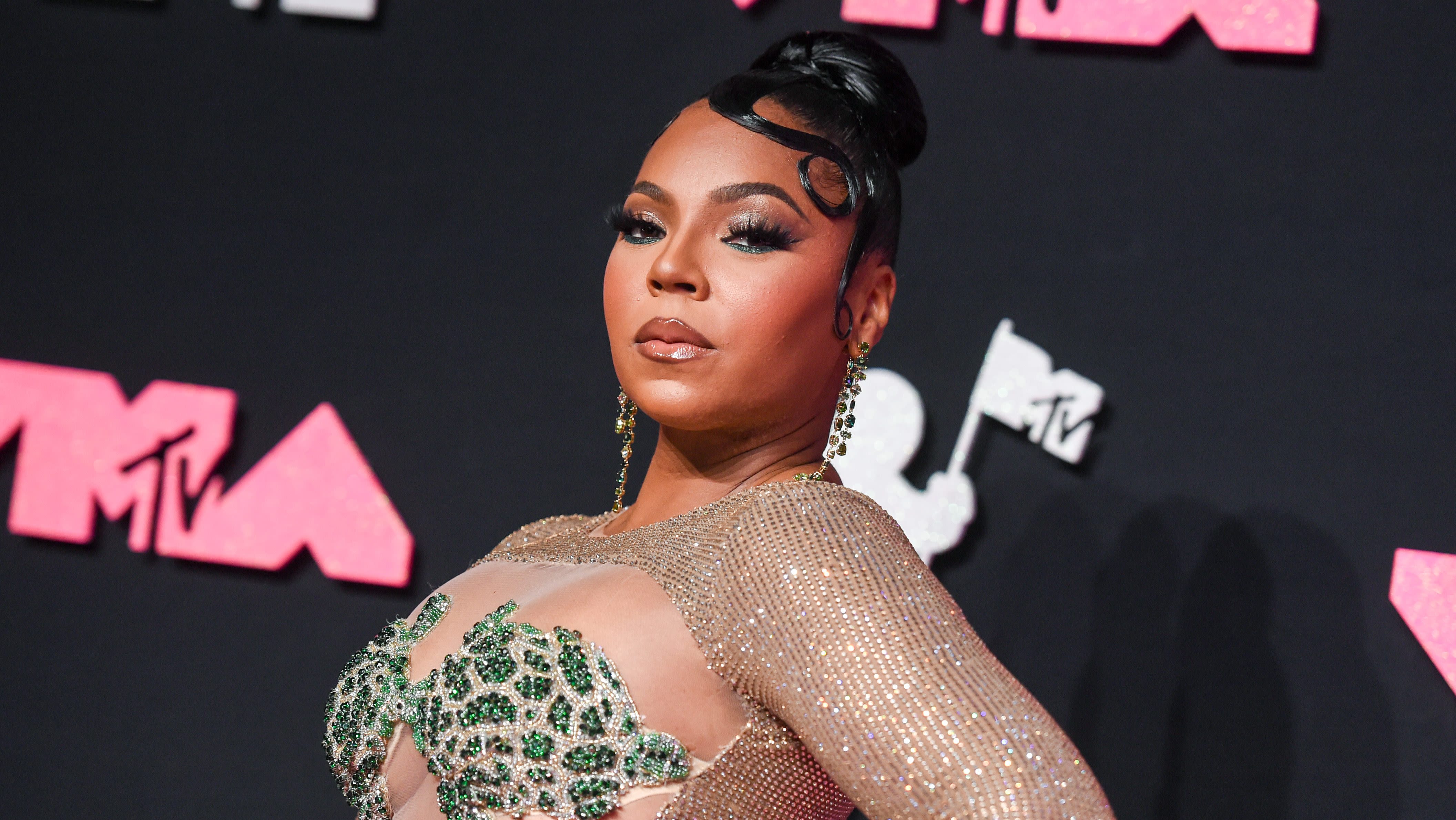 Ashanti Gets “Real” While Breast Pumping During Workout