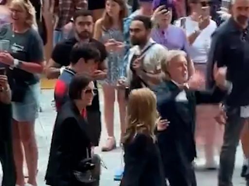 Paul McCartney asistió al concierto de Taylor Swift en Londres y recibió pulseras de la amistad de las “swifties”