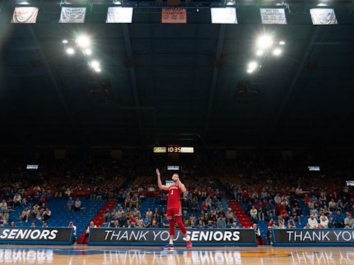 3 things to think about as Hunter Dickinson, Kansas basketball prepare for this season