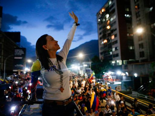 Desconfianza y esperanza en los jóvenes de Venezuela ante su primera elección