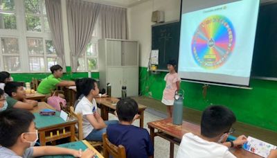 竹市海外青年英語服務營 國際青年志工帶領孩子體驗沉浸式英語學習 | 蕃新聞