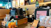 Starbucks: clientes se quejan del nuevo sistema de propinas - El Diario NY