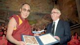 《達賴喇嘛》紀錄片花8年完成 導演來台曝「第一手祕辛」如何取得