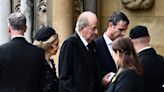 Todo lo que Juan Carlos I olvida mientras saca pecho en el funeral de Isabel II