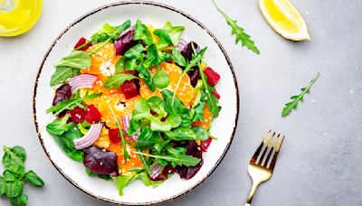 A Chef Reveals Why Salads Always Taste Better At A Restaurant Vs At Home