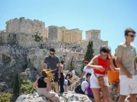 ‘Absolutely boiling’: Τourists dejected as heat shuts Athens Acropolis again | Fox 11 Tri Cities Fox 41 Yakima