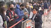 香港西九龍站下午開售高鐵車票 有過百名市民排隊