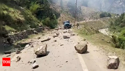 1 killed, 12 hurt in Gangotri highway landslide | India News - Times of India