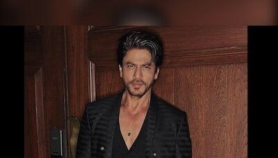 IIFA 2024: Shah Rukh's green carpet appearance sends fans into frenzy