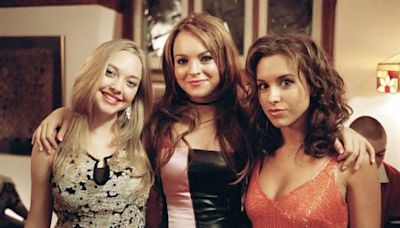 10 Rarely Seen Photos from the Making of “Mean Girls”, from Lindsay and Lizzy to the Iconic Mall Scene