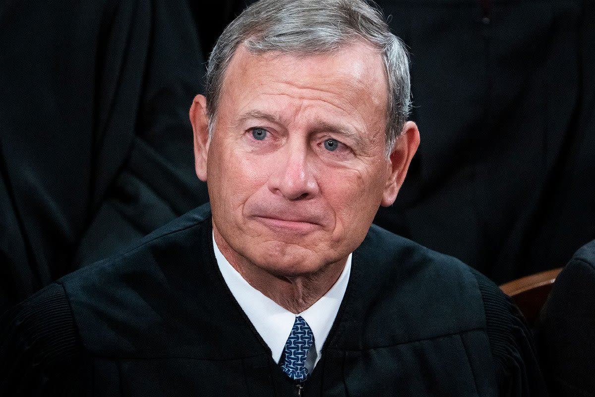 Chief Justice John Roberts declines to meet with Democratic lawmakers about ethics flap and Alito’s flags - ABC17NEWS