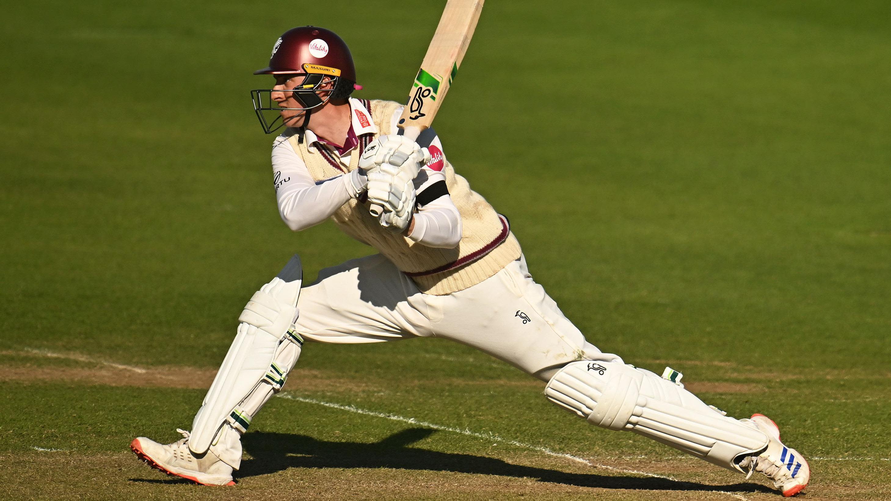 Somerset hold nerve to beat Essex