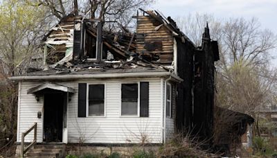 Man dies in fire at East St. Louis house that initially was reported to be vacant