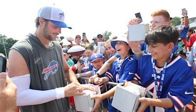 Josh Allen wears black helmet, walks entire field to play catch with kids at Bills scrimmage