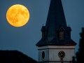 October's supermoon will be sandwiched between 2 meteor showers