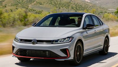 Volkswagen Jetta GLI 2025 tem visual renovado; saiba quando chega