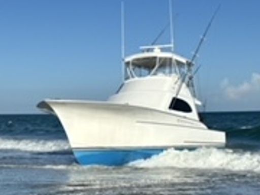 Fishing vessel runs aground near DoubleTree Pier in Atlantic Beach; minor injuries