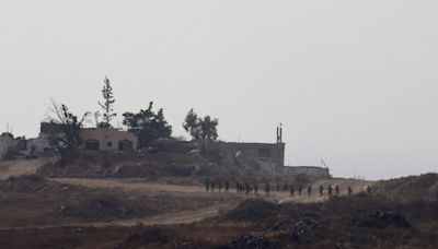 Familiares de rehenes bloquean una autopista en Tel Aviv para pedir al Ejército que no asalte Rafá - La Tercera