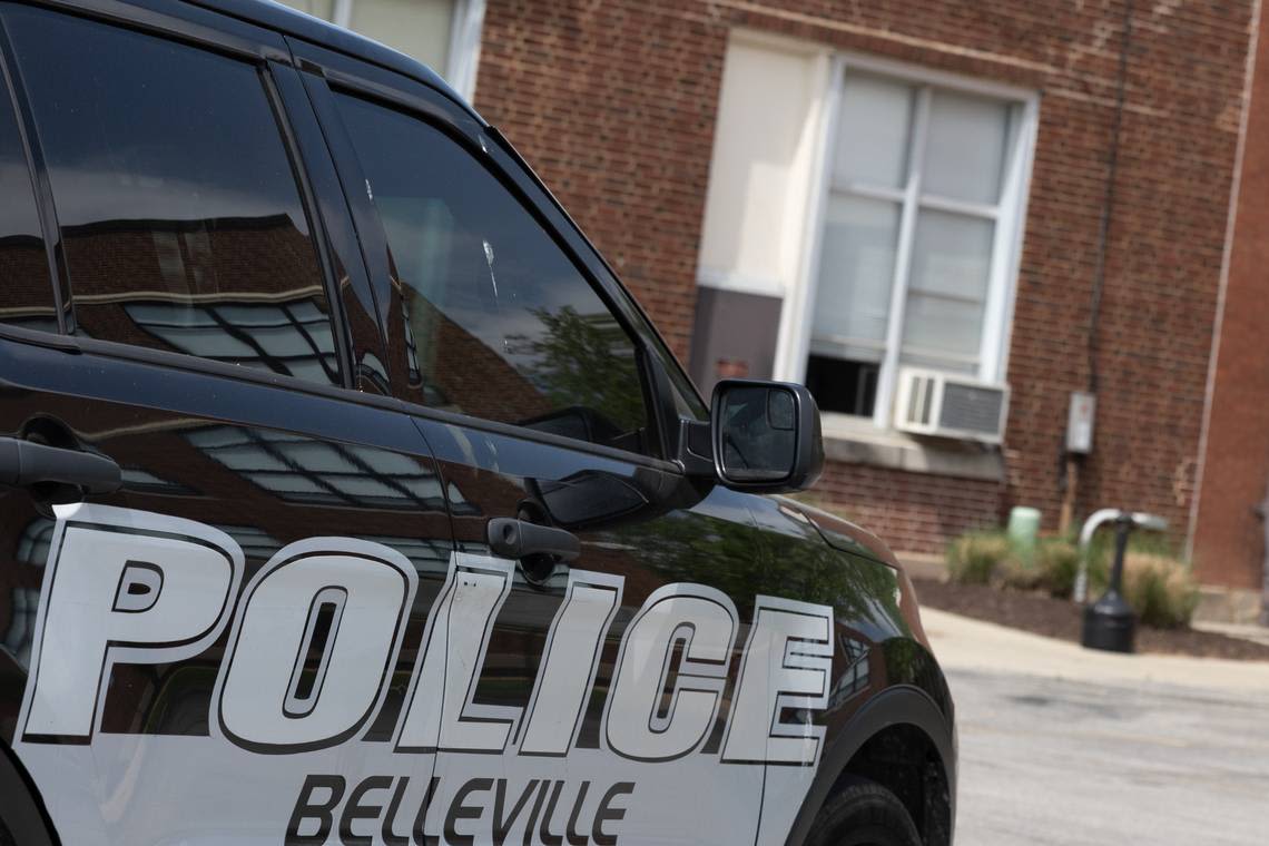 Man suffers stab wound in fight at Belleville gas station, police say