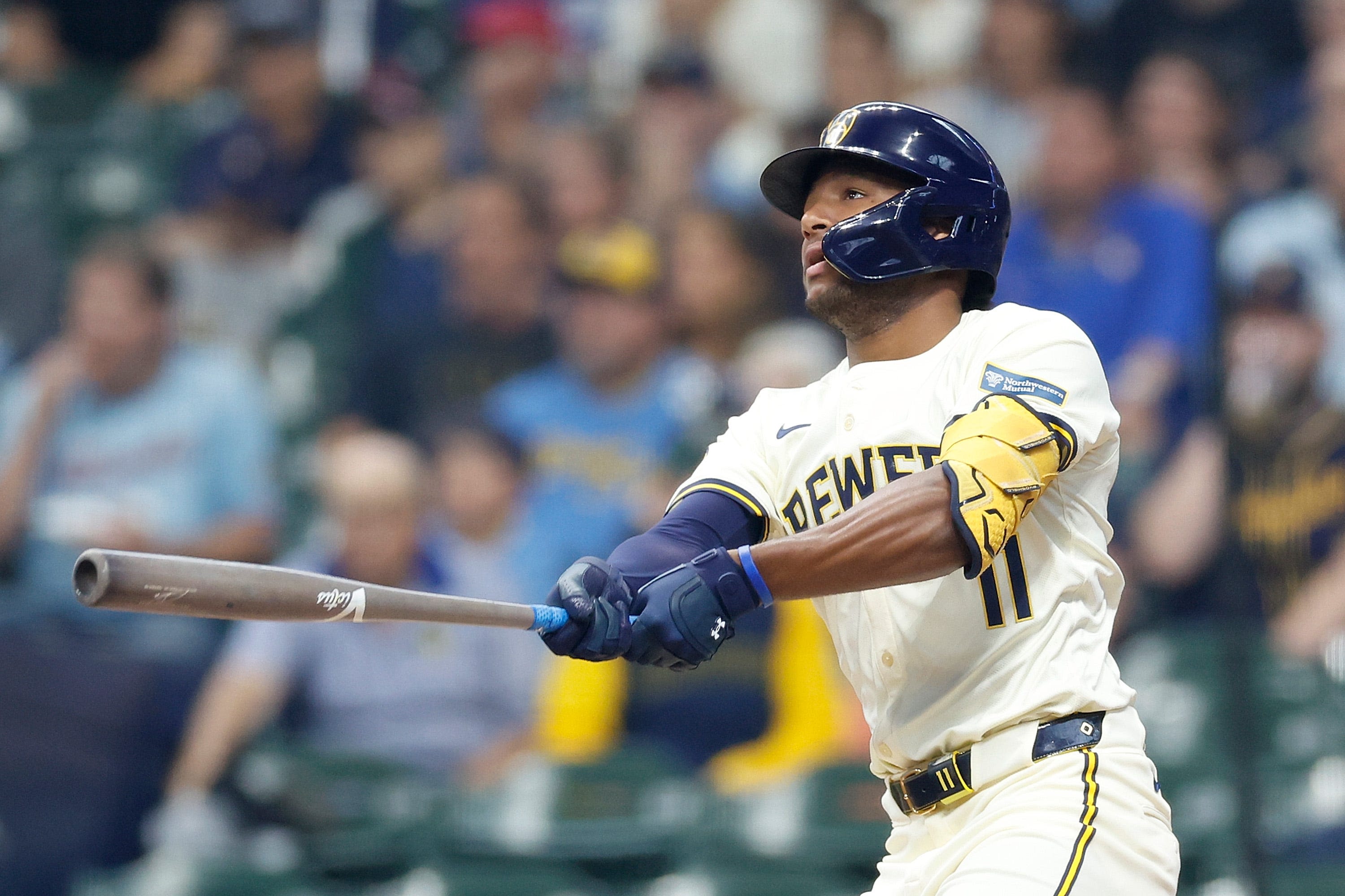 Brewers rally for three runs in the eighth to beat Dodgers, 6-4