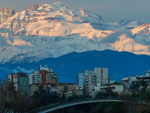 Confirman pronóstico de nieve para Santiago y las comunas donde caerá, según el meteorólogo Jaime Leyton