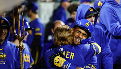 Rodríguez hits 3-run homer in 8th, Mariners beat Rangers 5-4 to spoil deGrom's return