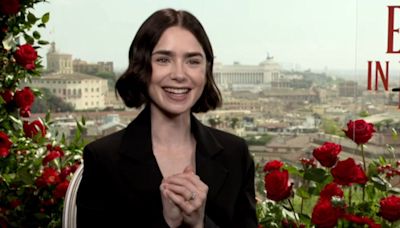 "C’est elle qui nous l’a demandé..." : Lily Collins revient sur la présence de Brigitte Macron dans Emily in Paris