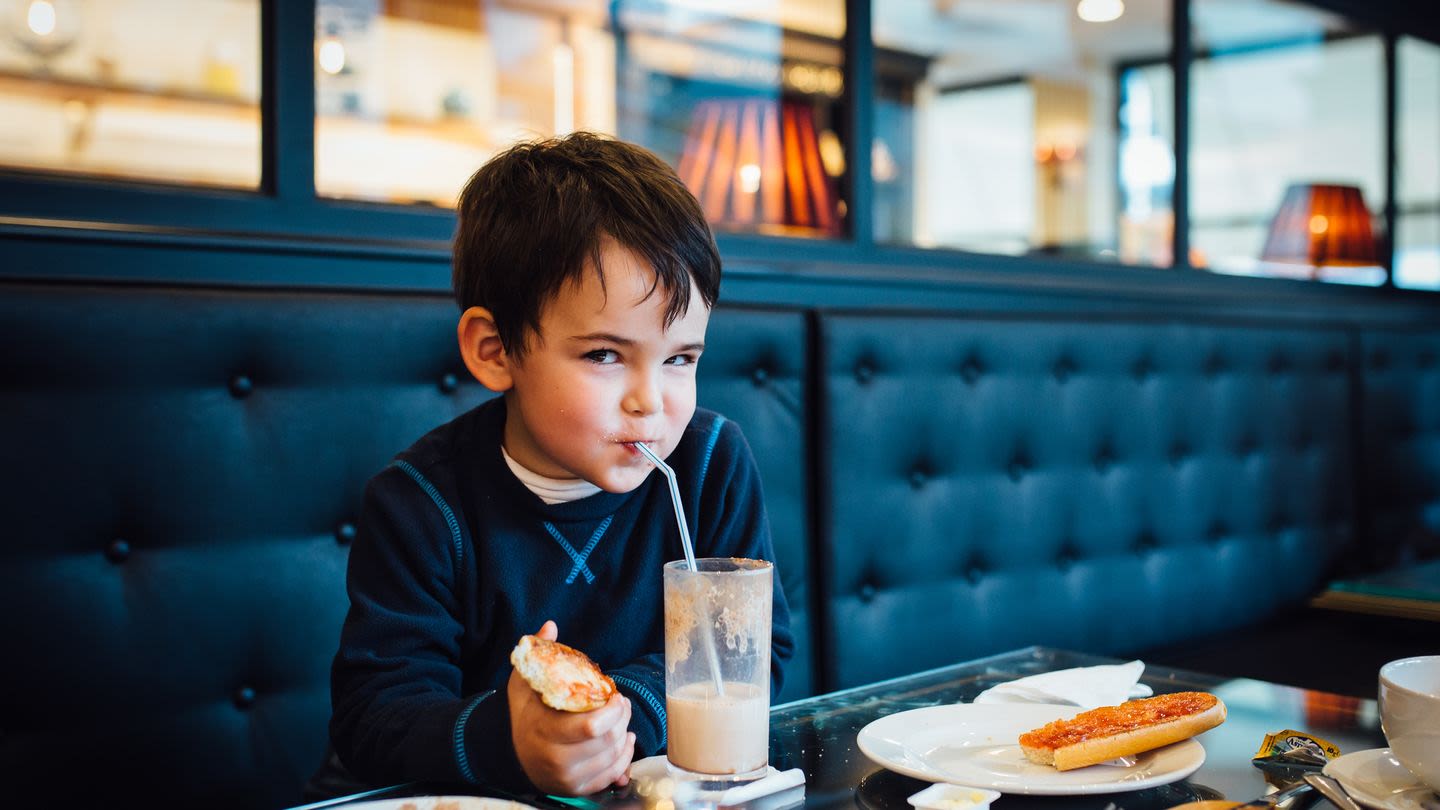 How Rude Is It To Bring Food For Your Kids To Restaurants?