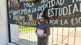 Estudiante se encadena a la Bycened