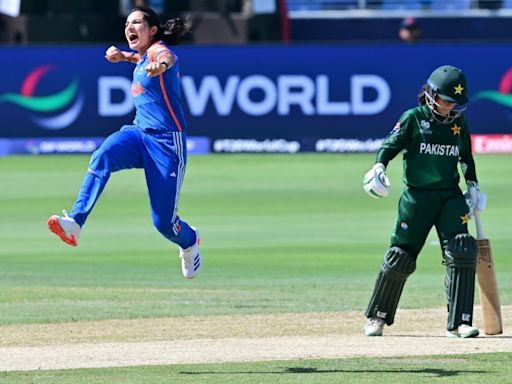 Kaur leads India to victory over Pakistan in Women's T20 World Cup