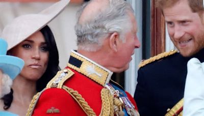 Carlo ha il cancro, condizioni di salute del Re. Indagini a Palazzo contro Harry e Meghan