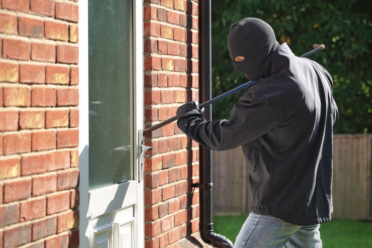 These 8 signs proves that your home is the thieves Next Target