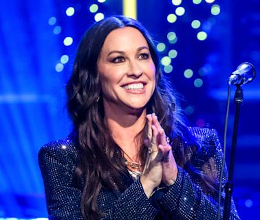 See Alanis Morissette’s 8-Year-Old Daughter Show Off Her Pipes as She Joins Mom on Stage