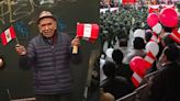 Adulto mayor de 93 años conquistó la Gran Parada Militar regalando 4 mil banderas hechas a mano: “Lo hice yo solito”