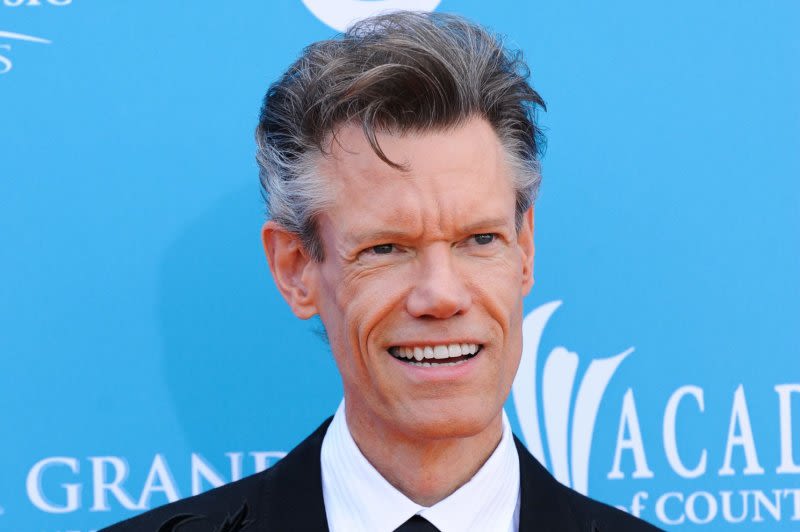 Listen: Randy Travis releases first song since 2013 stroke