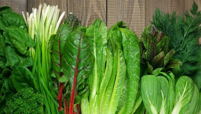 Why You Should Avoid Consuming Leafy Greens Raw, According To Ayurvedic Doctor