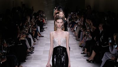 Giorgio Armani Privé Proves That Pearls Are Timeless