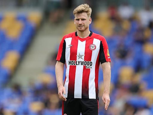 Brentford take former Southampton midfielder Stuart Armstrong on trial