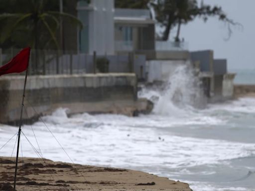 La tormenta Ernesto se fortalece en su ruta hacia Puerto Rico tras azotar Caribe oriental