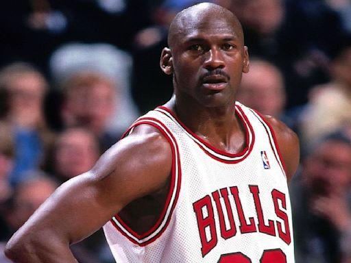 Throwback: When Michael Jordan Taunted His Chicago Bulls Teammates And Called Them 'Twenty-One Feet of Sh-t'