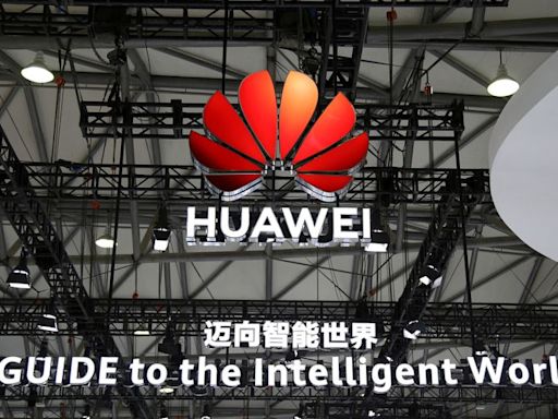 Biden revoca ocho licencias para china Huawei en 2024: documento