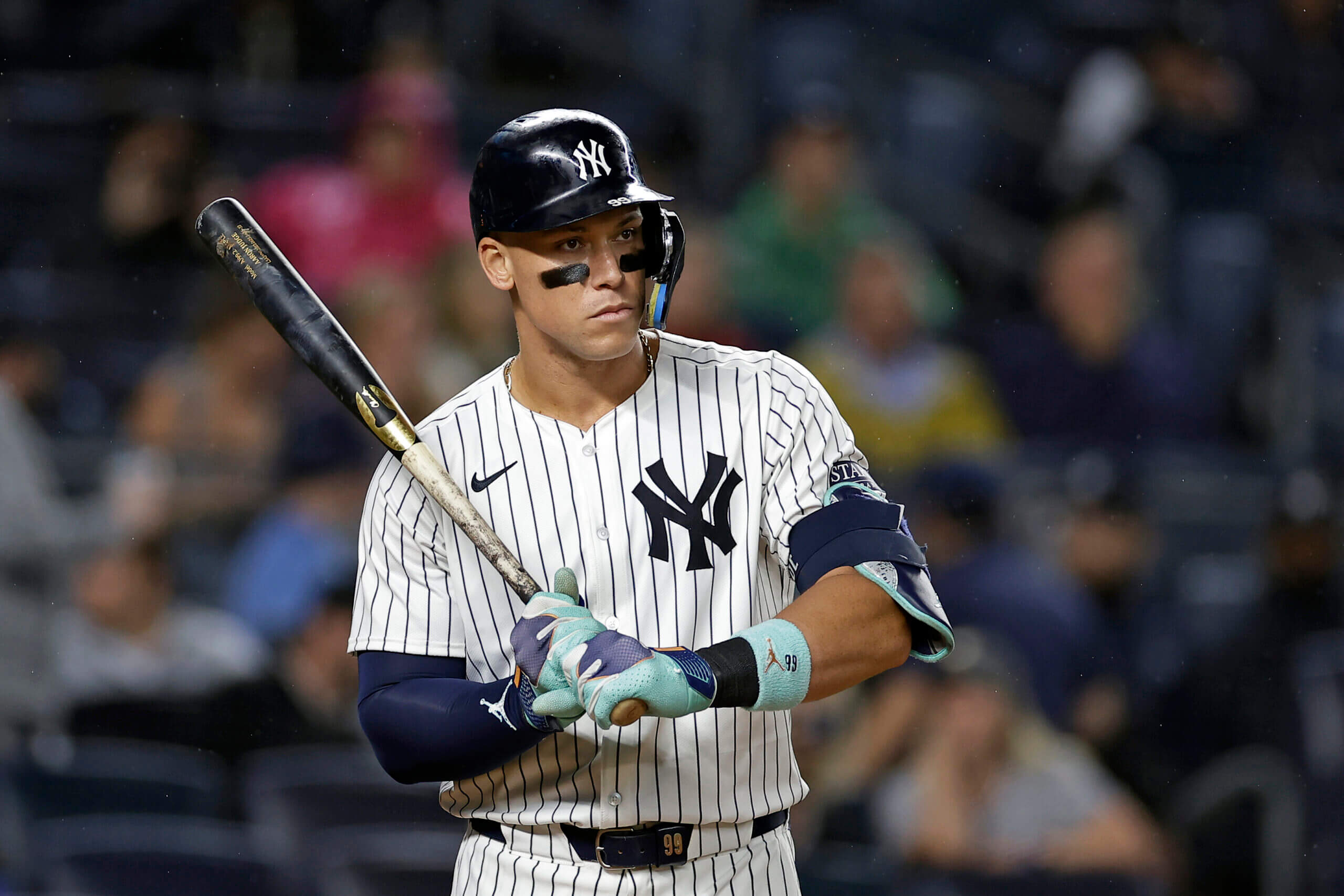 On verge of 300 home runs, Aaron Judge is being treated like Barry Bonds — for good reason