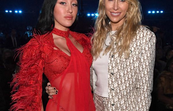 Tish Cyrus and Noah Cyrus Put on United Front After Dominic Purcell Rumors - E! Online