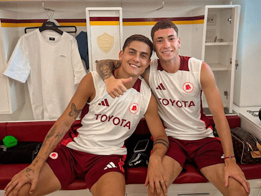 Paulo Dybala welcomes Matias Soulé to Roma